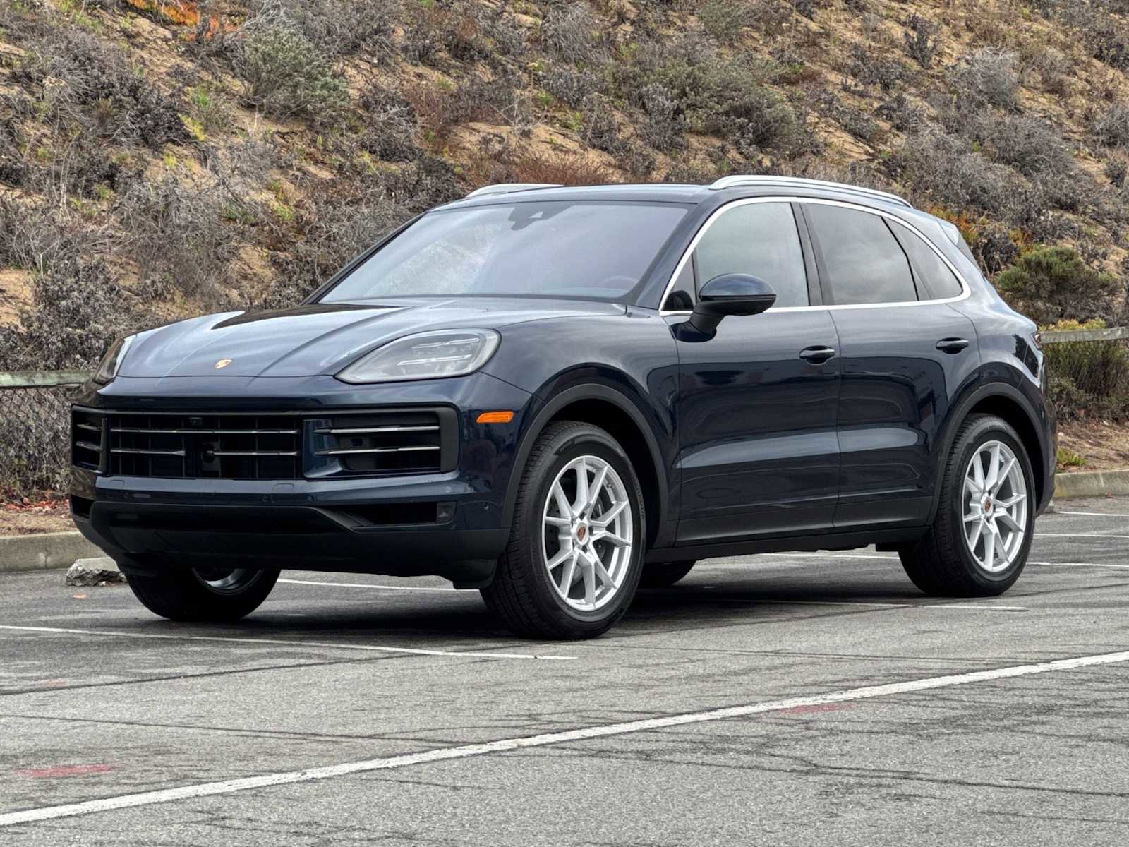 Certified 2025 Porsche Cayenne image 1