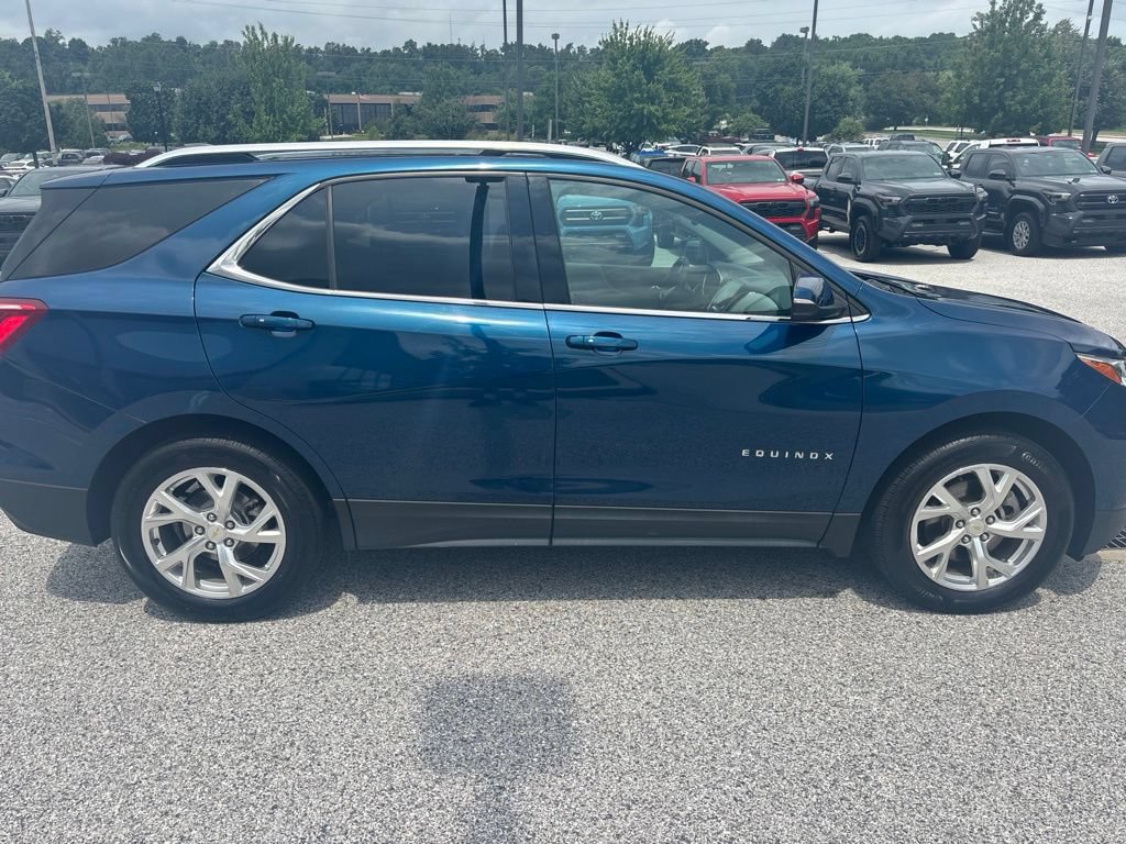 Used 2019 Chevrolet Equinox LT w/ Sun & Navigation Package AWD/4WD image 2