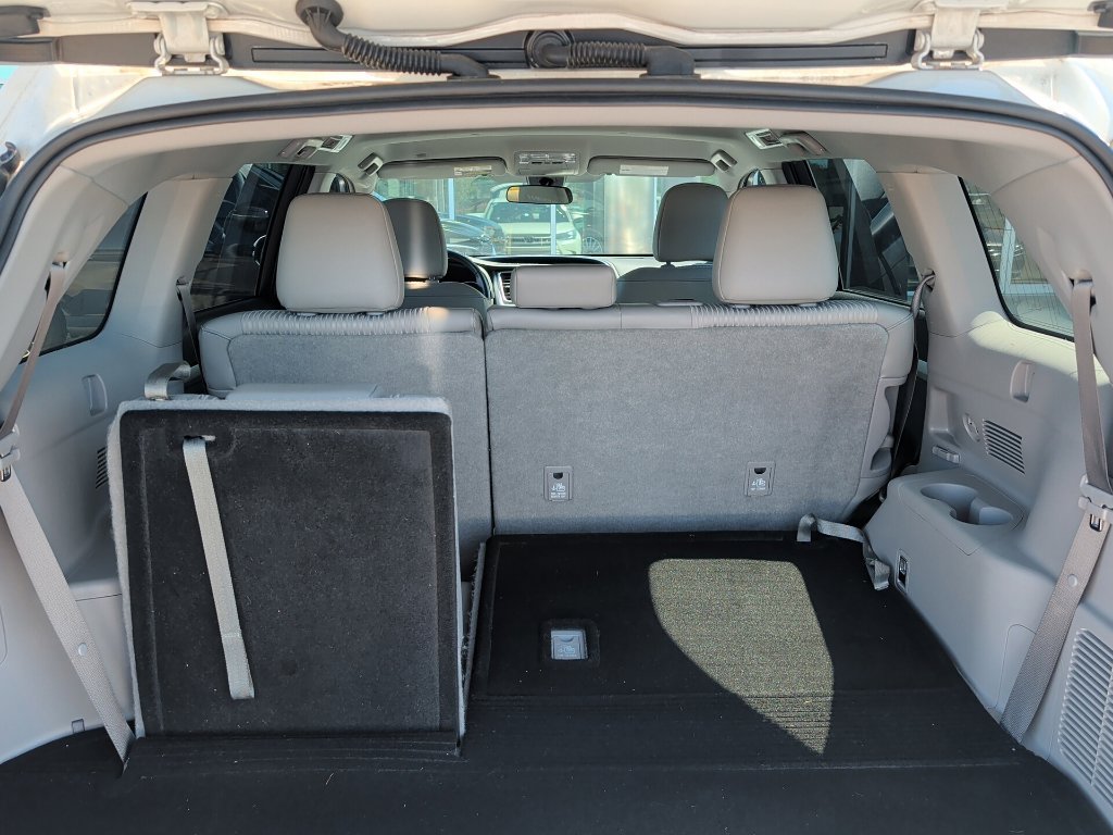Used 2019 Toyota Highlander Plus FWD image 15