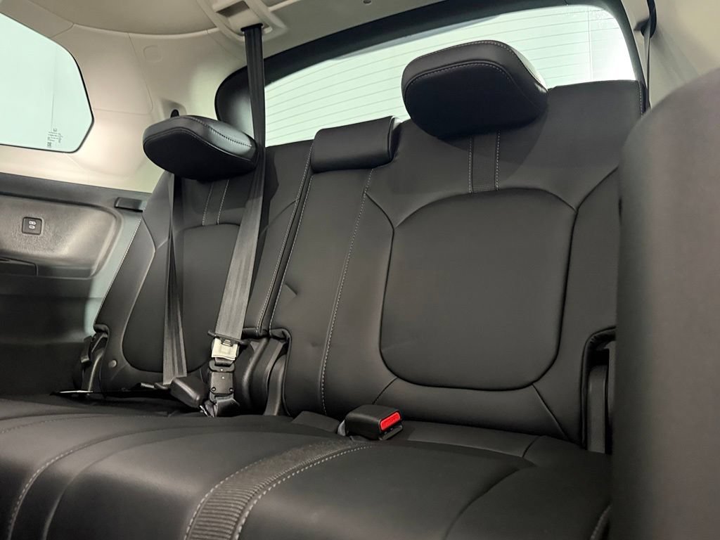 Used 2025 Honda Pilot EX-L image 25