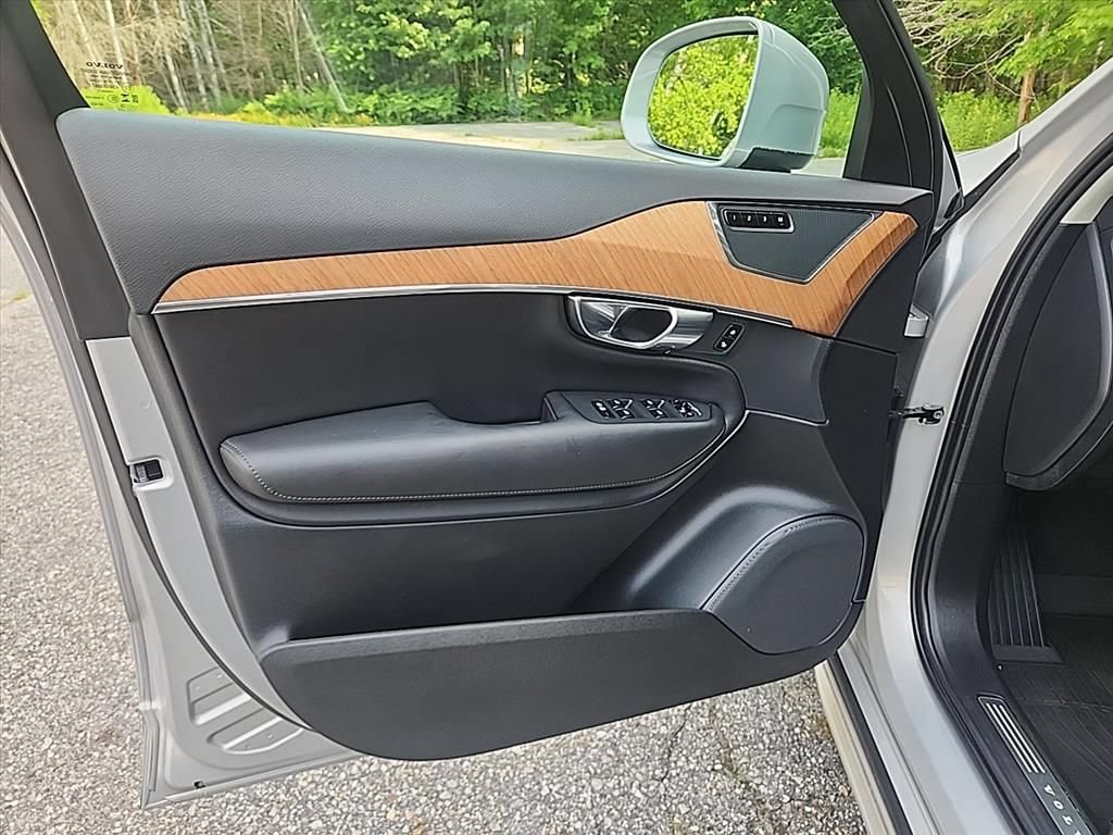 Certified 2025 Volvo XC90 T8 Core w/ Protection Package Premier AWD/4WD image 26
