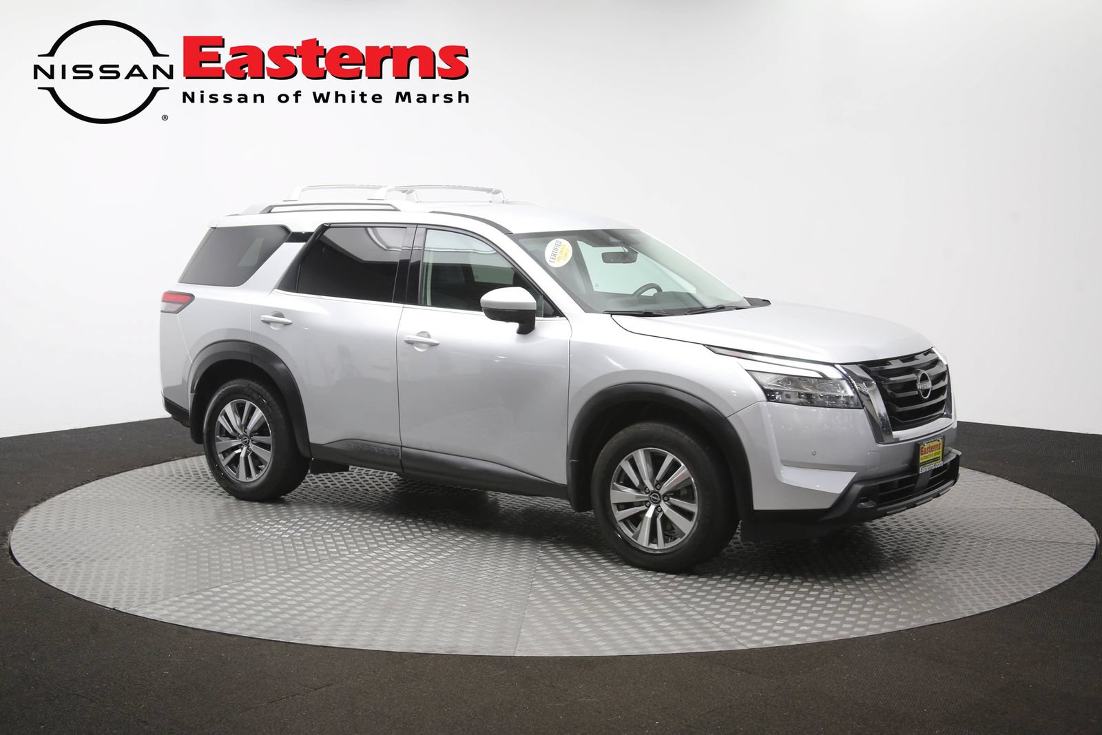 Used 2023 Nissan Pathfinder SL AWD/4WD image 49