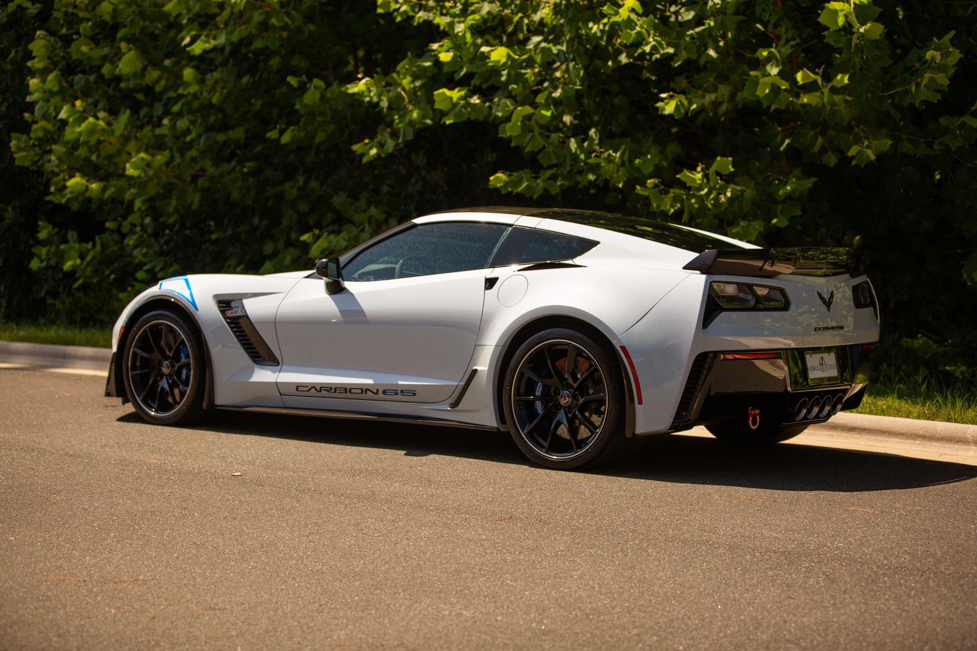 Used 2018 Chevrolet Corvette Z06 w/ Carbon 65 Edition RWD image 33