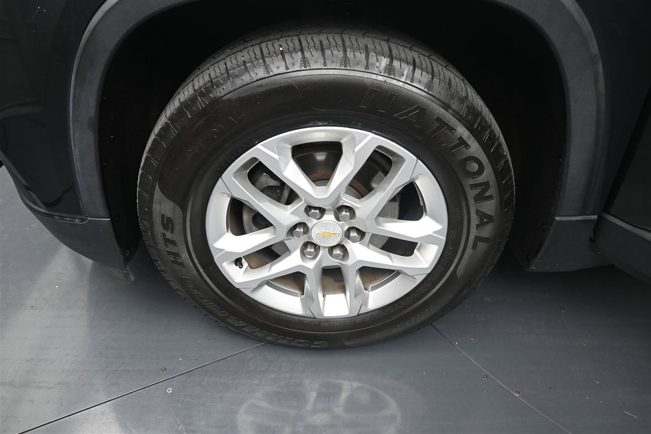 Used 2018 Chevrolet Traverse LS AWD/4WD image 16