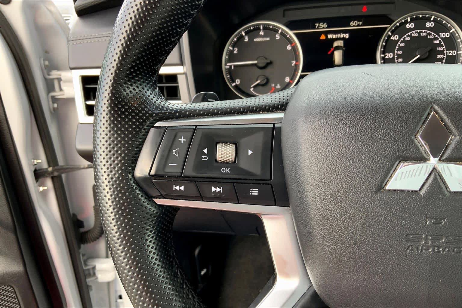 Used 2024 Mitsubishi Outlander SE FWD image 23