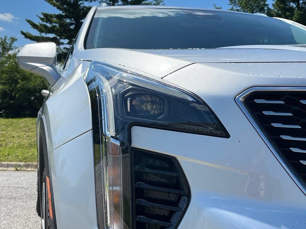 Used 2019 Cadillac XT4 Premium Luxury w/ Cold Weather Package AWD/4WD image 10