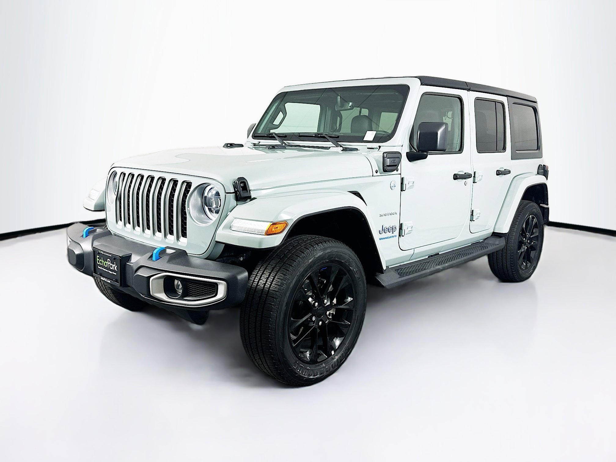 Used 2023 Jeep Wrangler Unlimited Sahara w/ Cold Weather Group AWD/4WD image 3