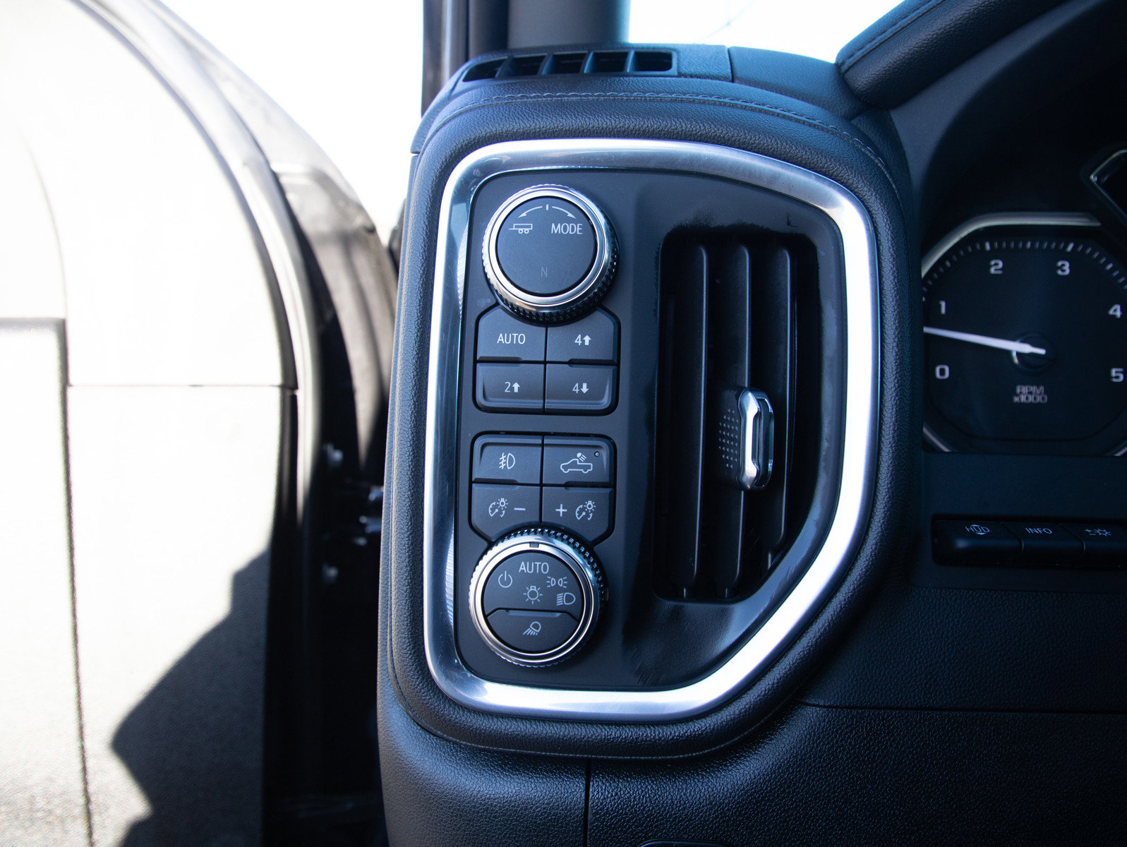 Used 2022 GMC Sierra 3500 Denali w/ Denali Black Diamond Edition image 22