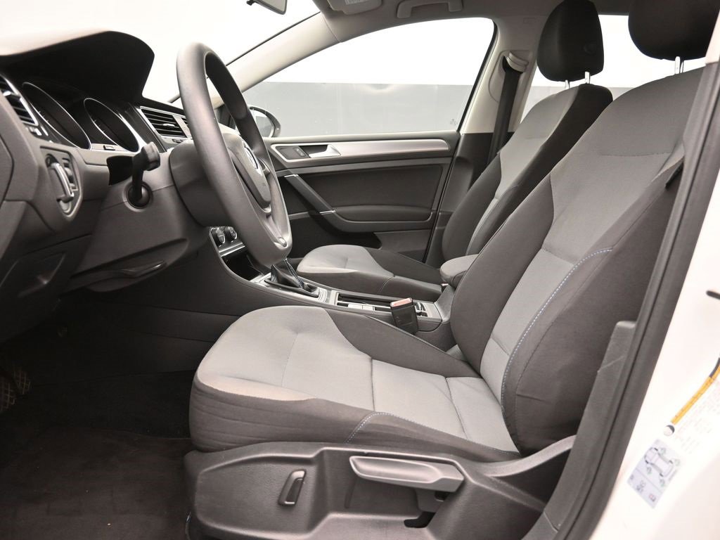 Used 2016 Volkswagen e-Golf SE w/ DC Fast Charging Package image 20