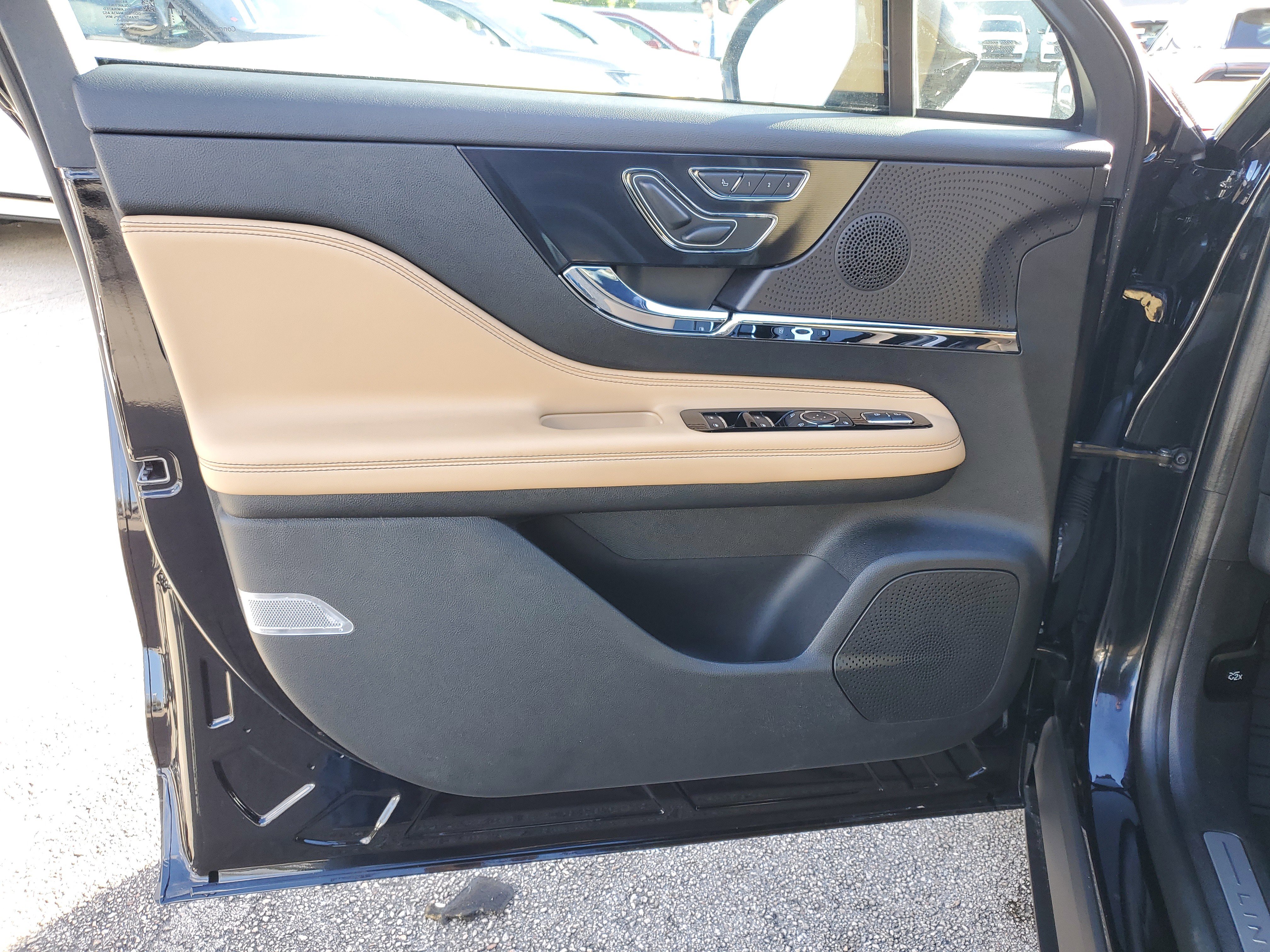 Certified 2023 Lincoln Corsair Reserve image 16