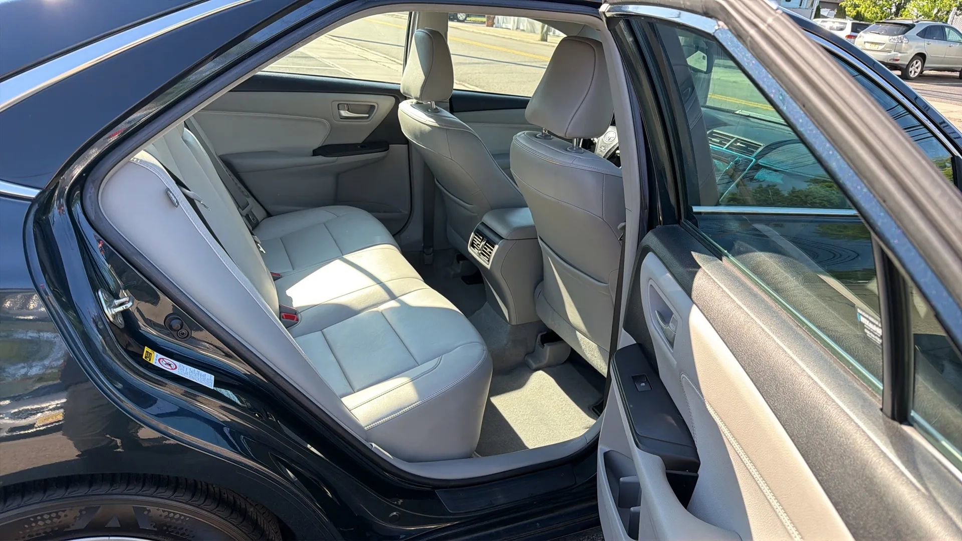 Used 2016 Toyota Camry XLE w/ Moonroof Package FWD image 26
