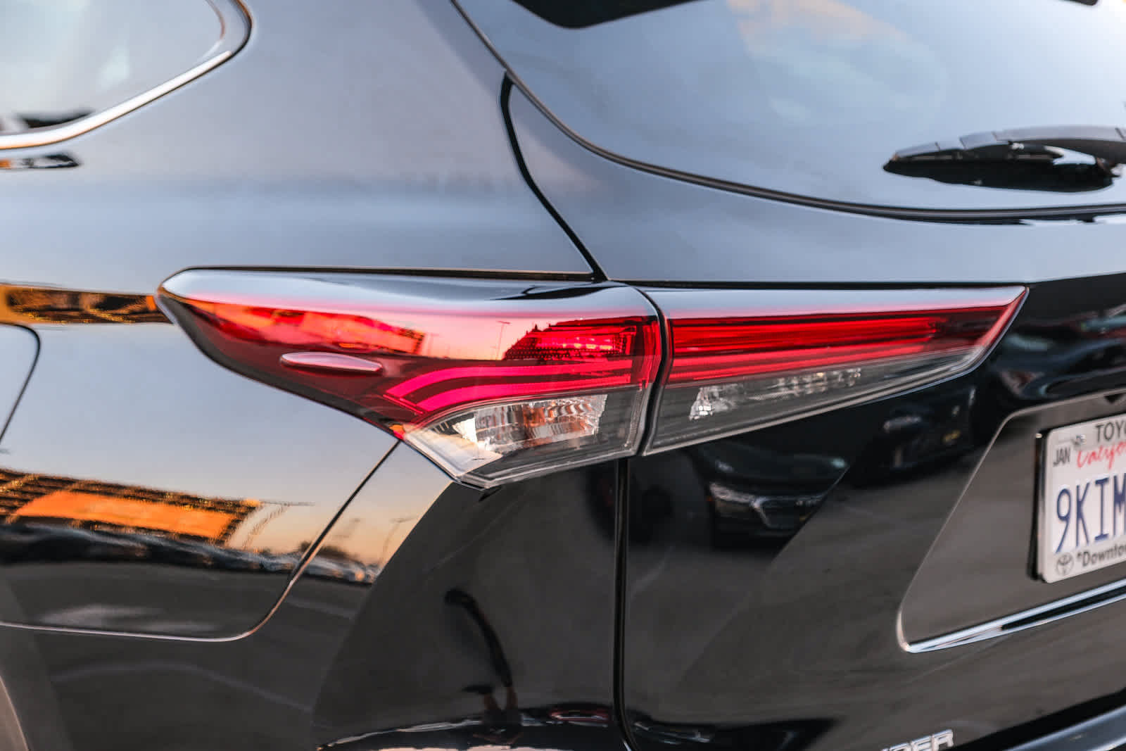 Used 2024 Toyota Highlander XLE FWD image 7