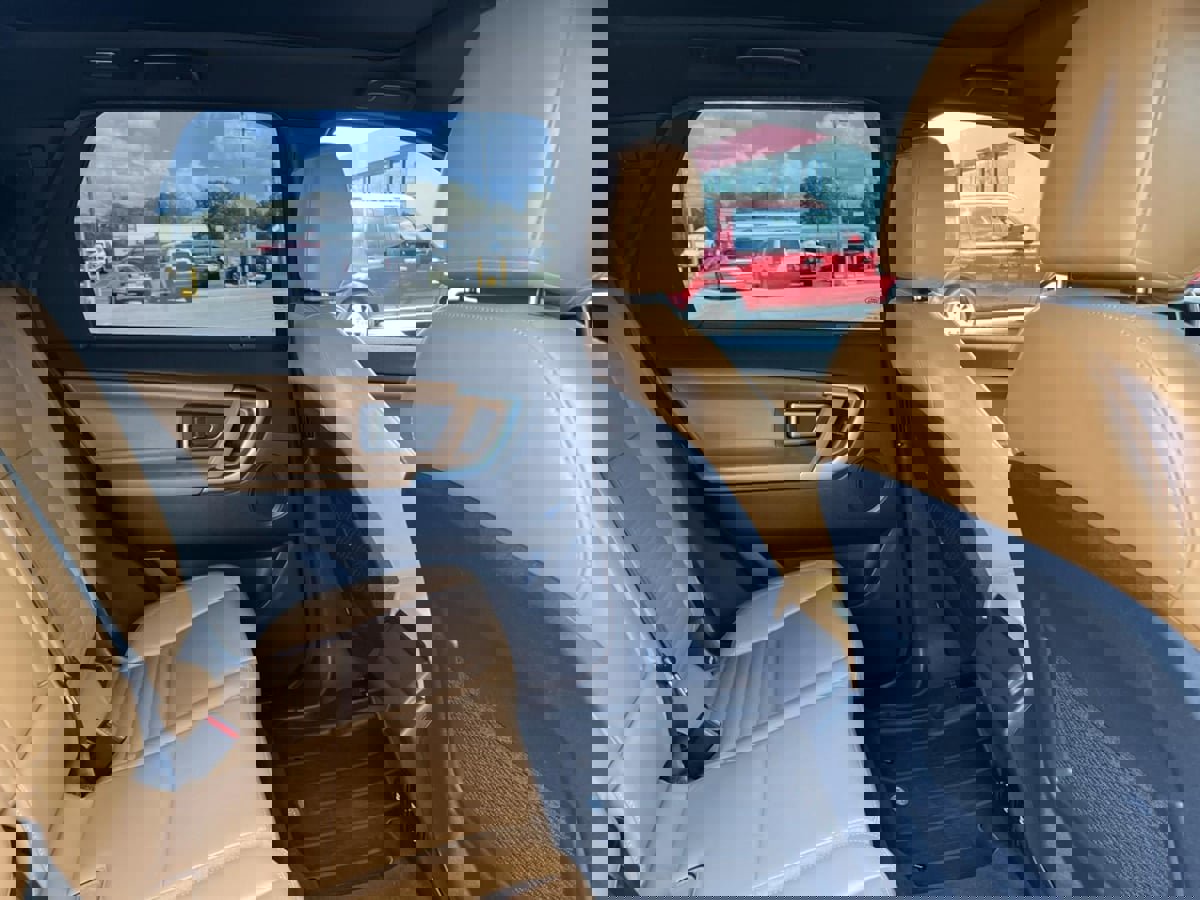 Used 2018 Land Rover Discovery Sport HSE Luxury AWD/4WD image 31