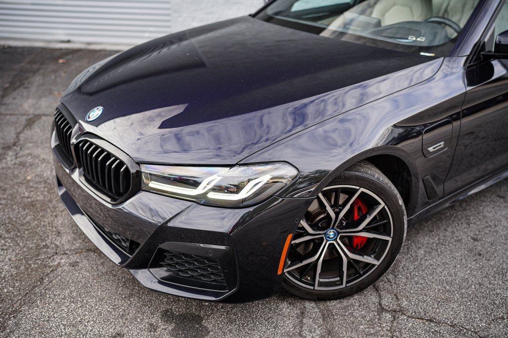 Used 2023 BMW 530e w/ M Sport Package image 2