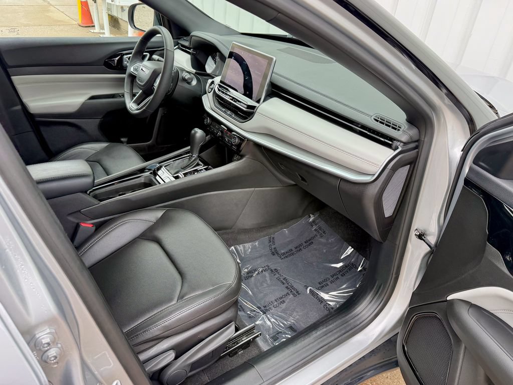 Used 2025 Jeep Compass Limited AWD/4WD image 19