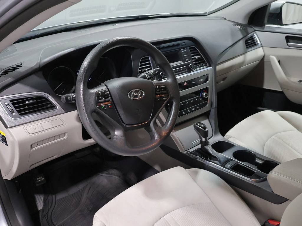 Used 2015 Hyundai Sonata SE FWD image 16