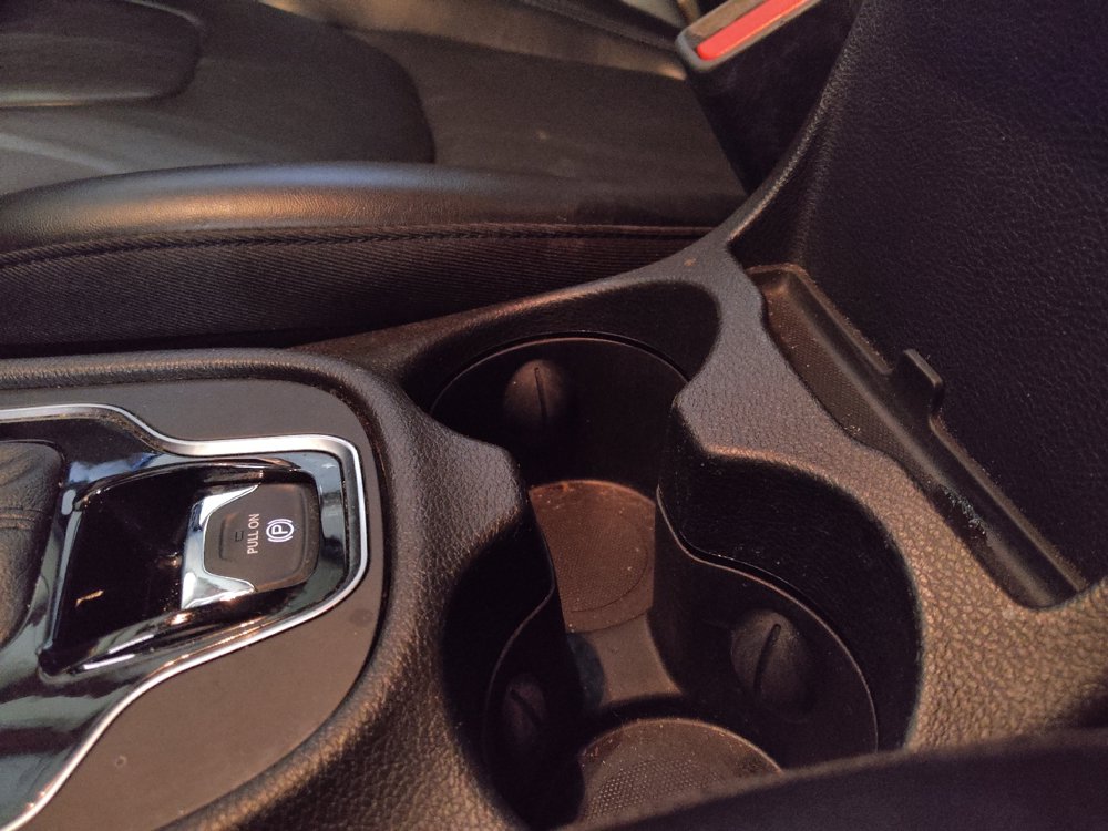 Used 2020 Jeep Cherokee Latitude Plus FWD image 26