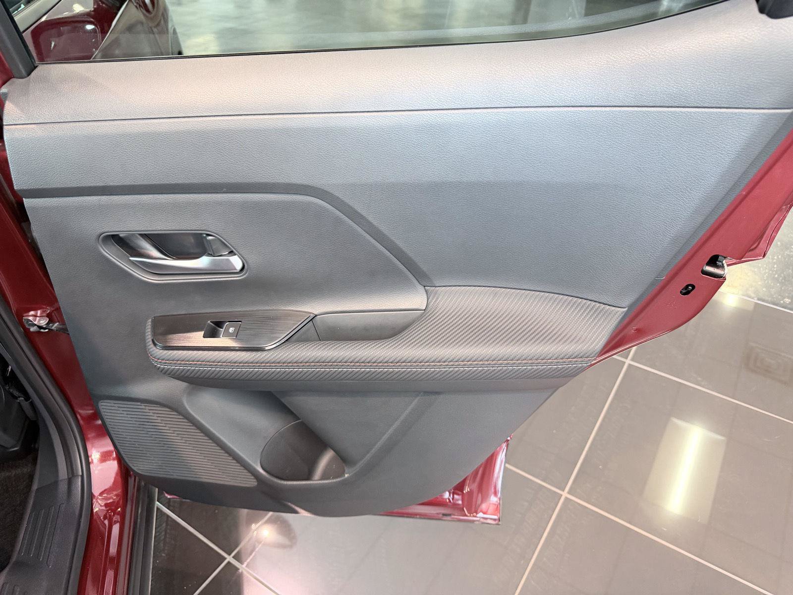 Used 2025 Nissan Kicks SR AWD/4WD image 24