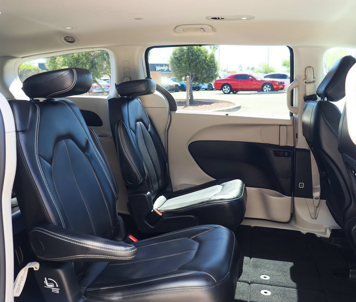 Used 2024 Chrysler Pacifica Touring-L FWD image 29
