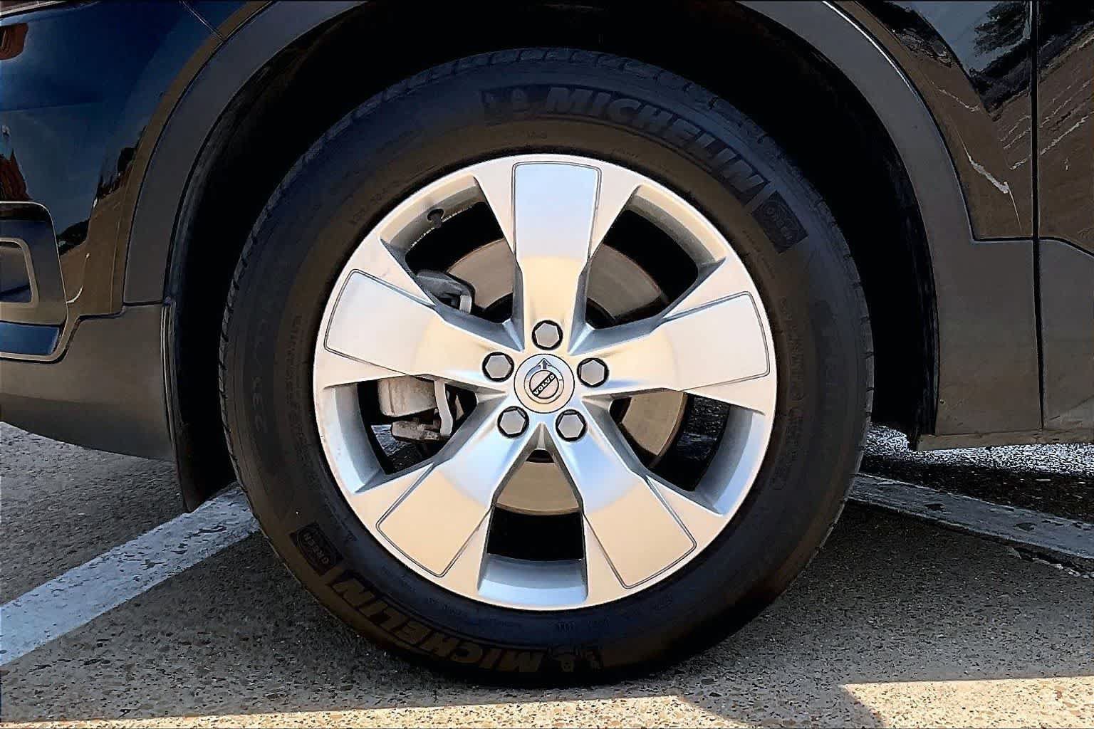 Used 2021 Volvo XC40 T5 Momentum w/ Climate Package AWD/4WD image 8