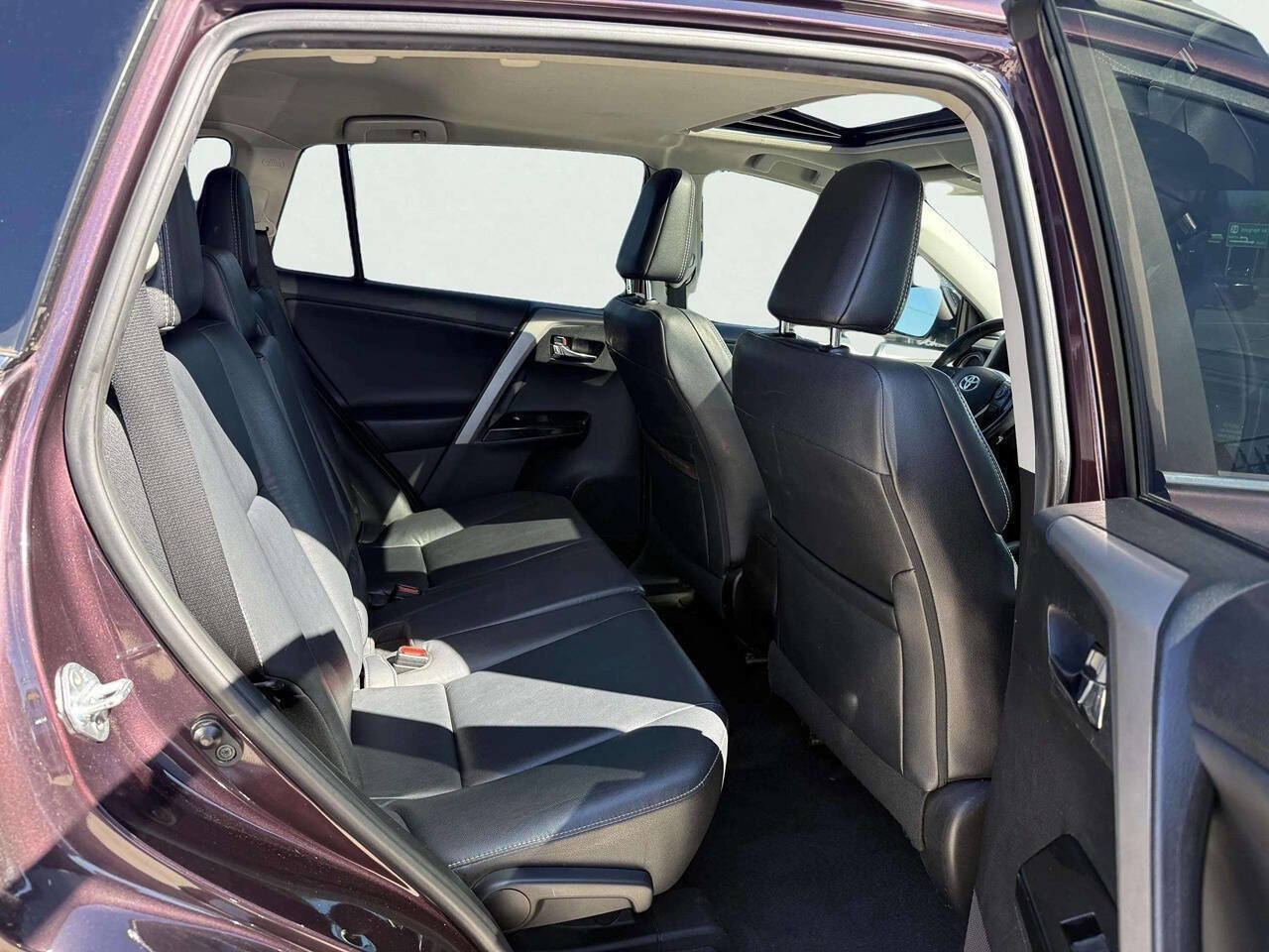 Used 2017 Toyota RAV4 Limited image 13