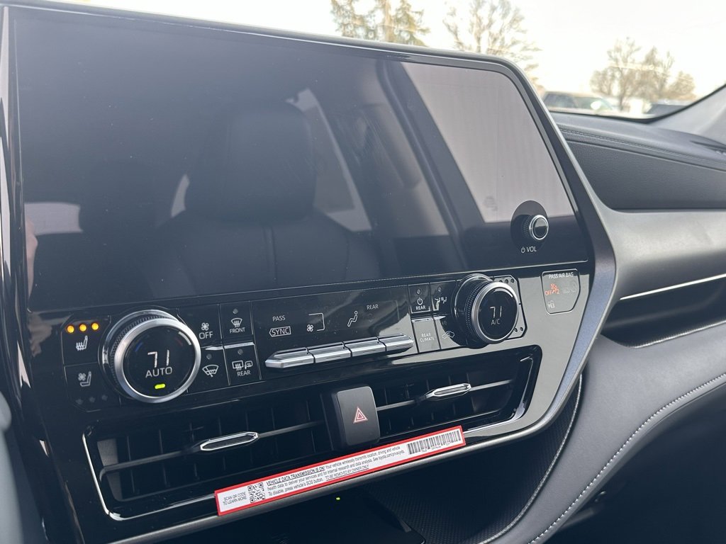 New 2026 Toyota Highlander Limited image 32