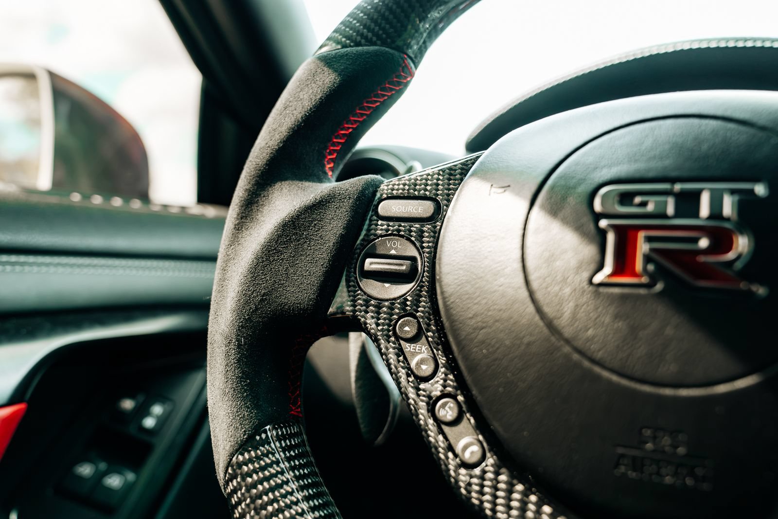 Used 2014 Nissan GT-R Black Edition AWD/4WD image 23