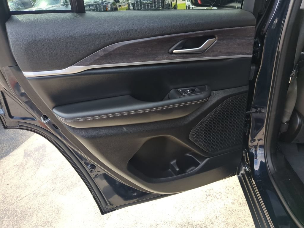 Used 2023 Jeep Grand Cherokee Limited AWD/4WD image 28