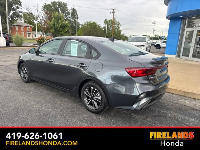 Used 2023 Kia Forte LXS w/ LXS Technology Package FWD image 3