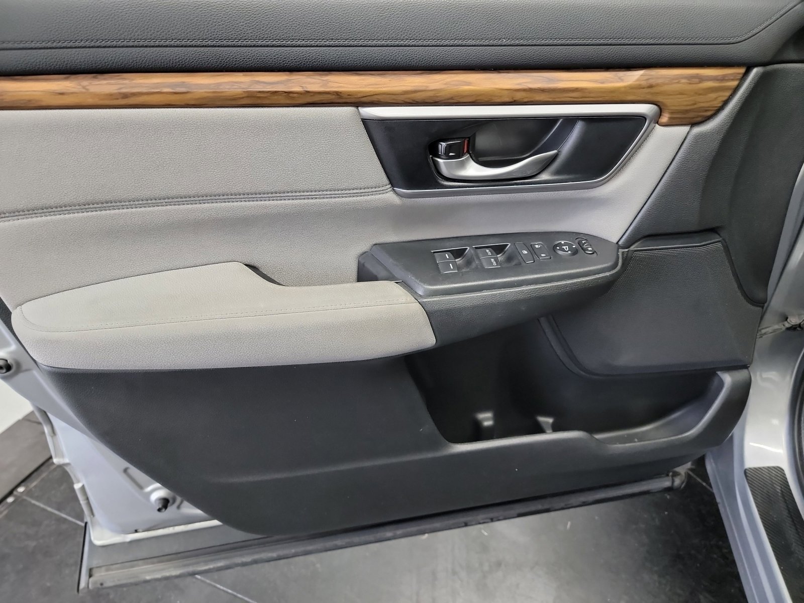 Used 2018 Honda CR-V EX image 13