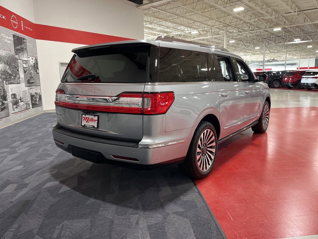 Used 2021 Lincoln Navigator L Reserve w/ Luxury Package AWD/4WD image 3
