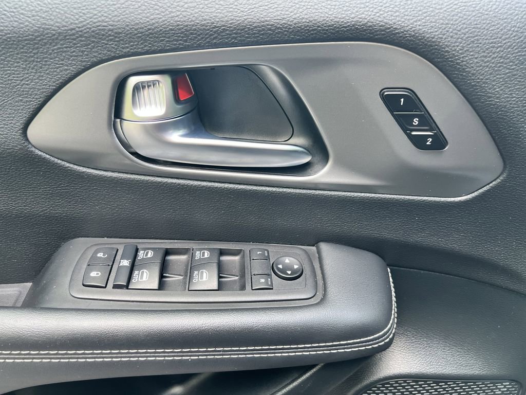 Used 2025 Chrysler Pacifica Select FWD image 13