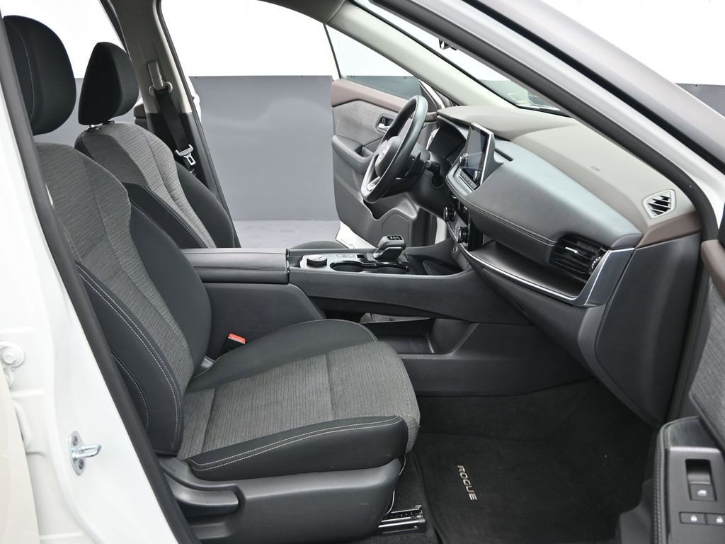 Used 2022 Nissan Rogue SV image 13