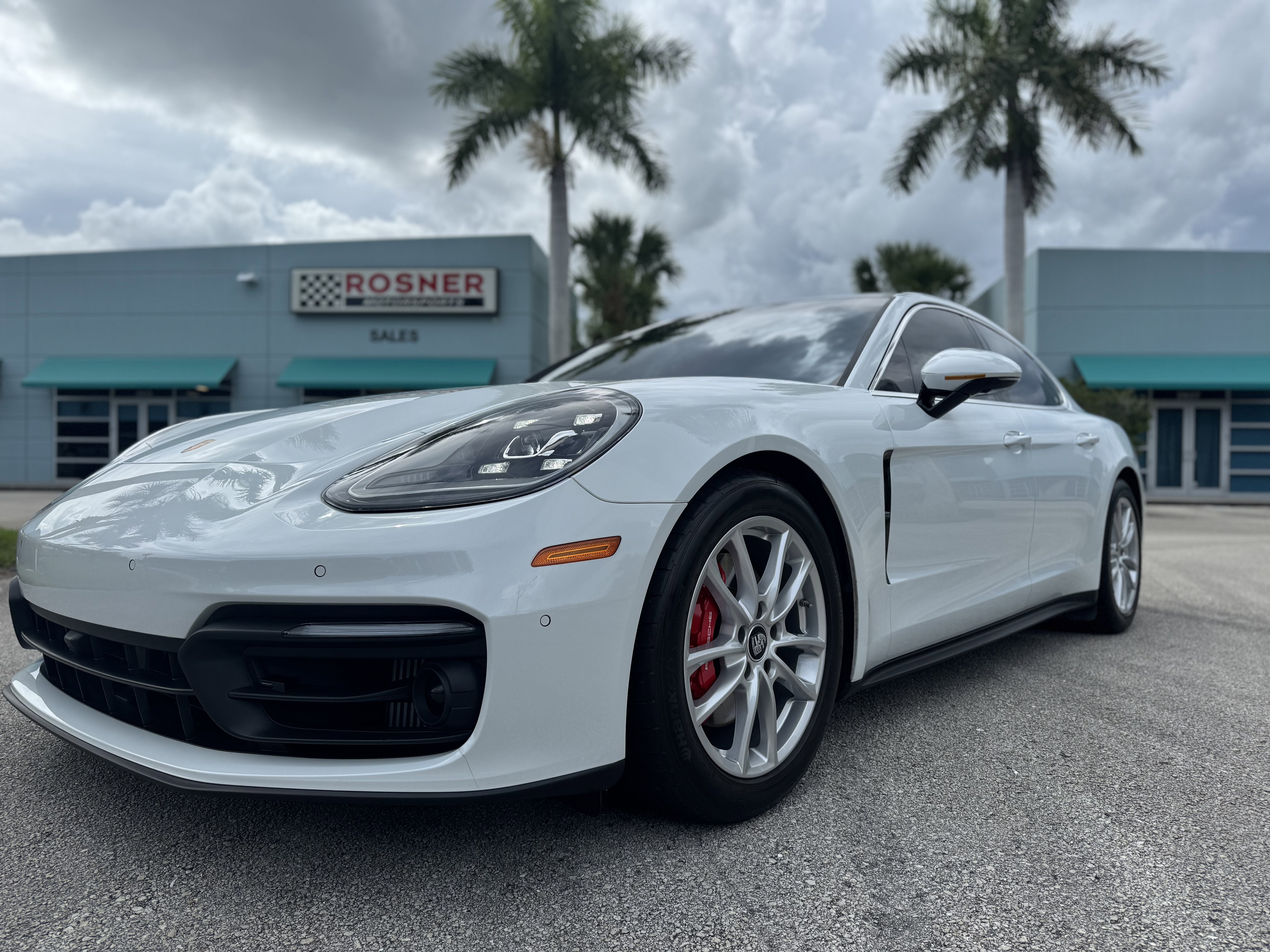 Used 2023 Porsche Panamera 4S image 2