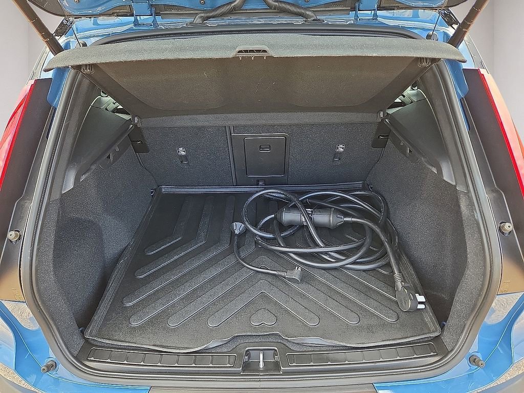 Used 2023 Volvo XC40 Recharge Core AWD/4WD image 14