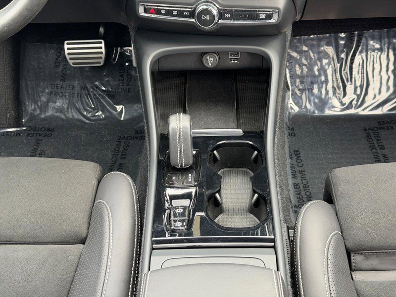 Used 2021 Volvo XC40 T5 R-Design w/ Advanced Package image 15