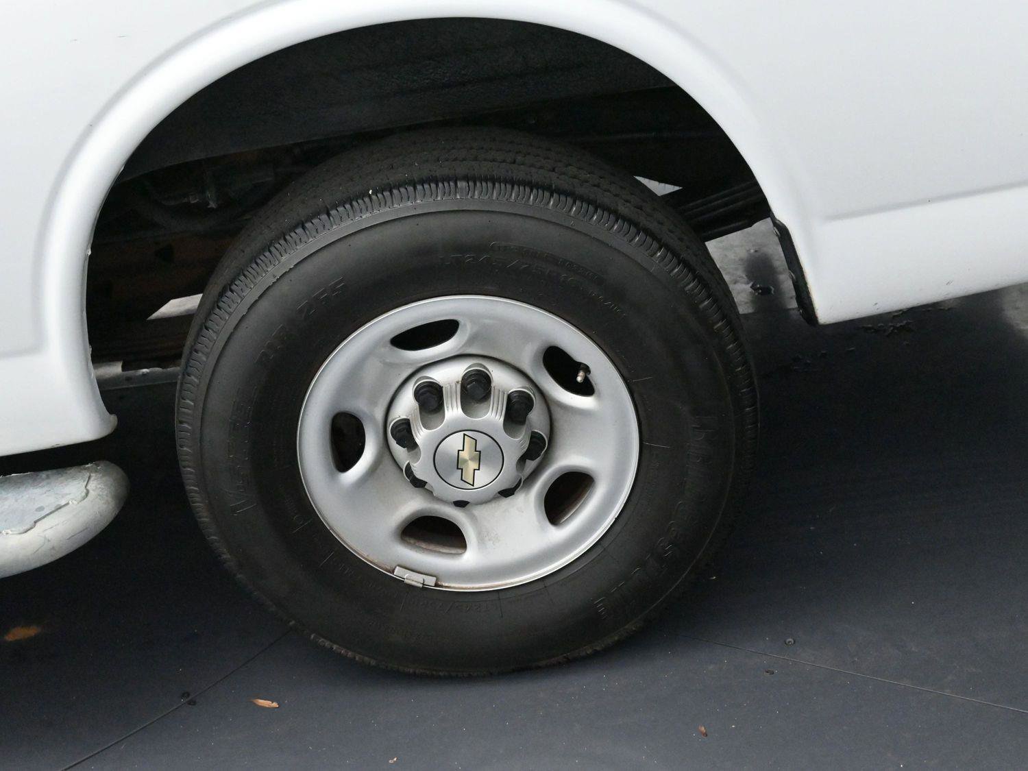 Used 2022 Chevrolet Express 2500 w/ Driver Convenience Package image 25