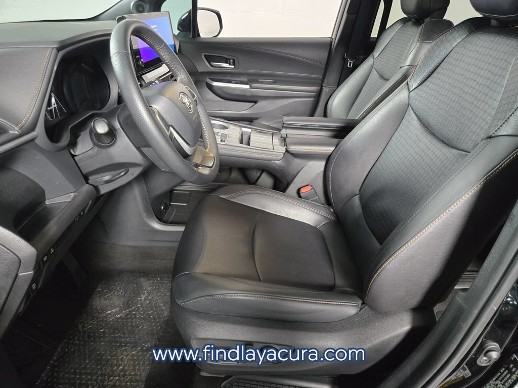 Used 2025 Toyota Sienna XLE Woodland Edition AWD/4WD image 14