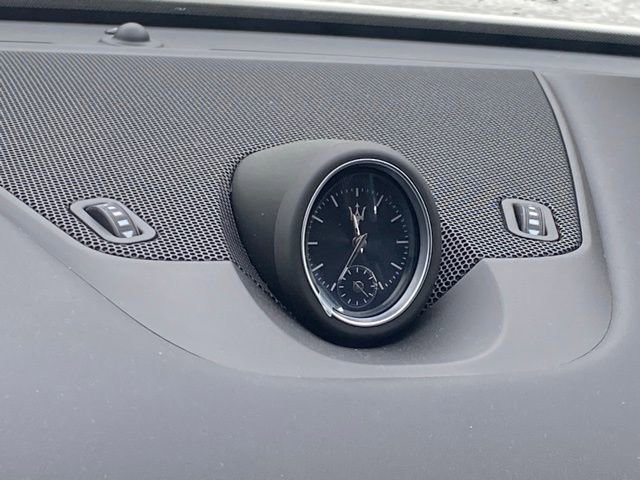 Used 2024 Maserati Levante GT Ultima image 28