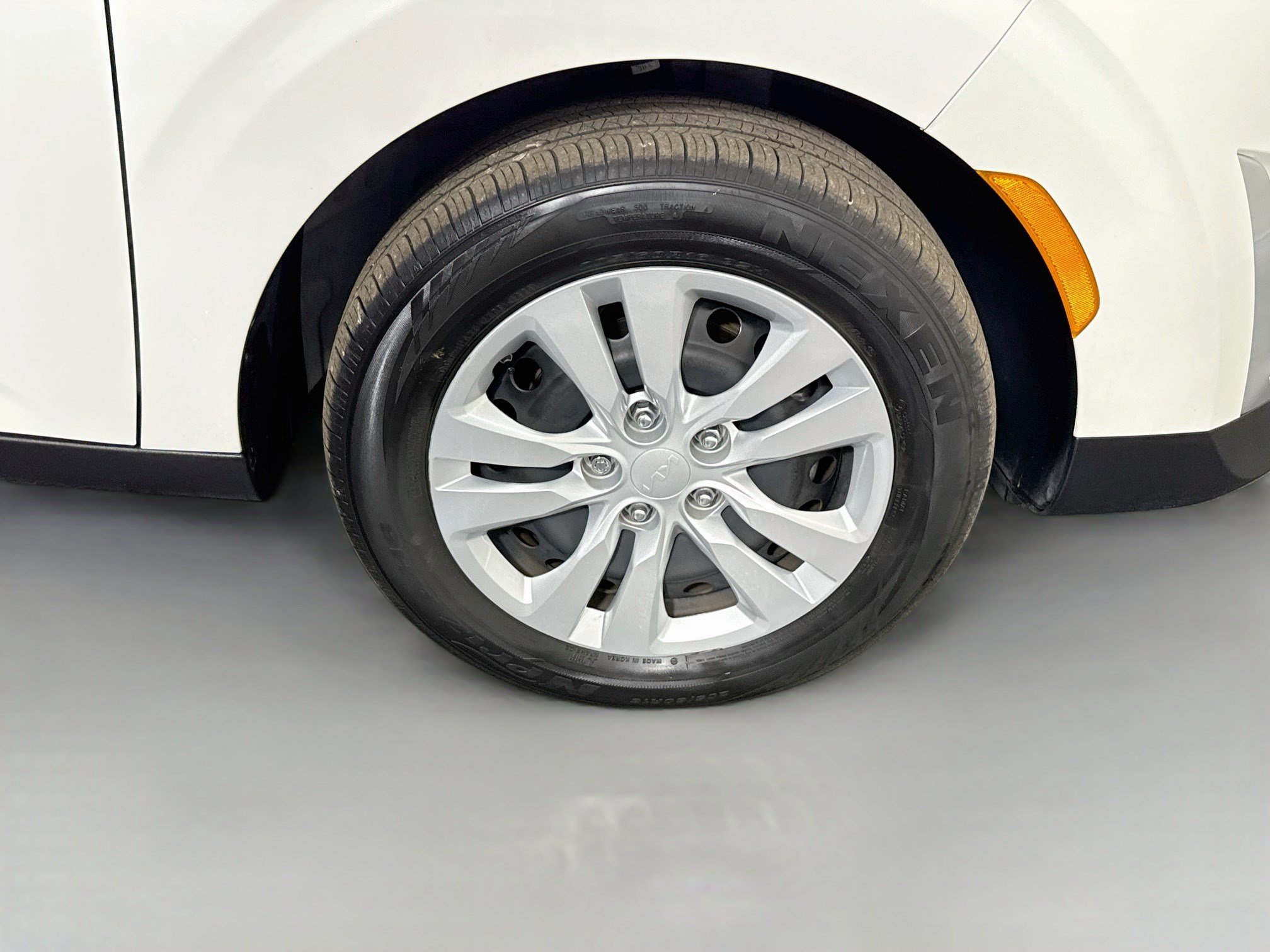 Used 2025 Kia Soul LX FWD image 31