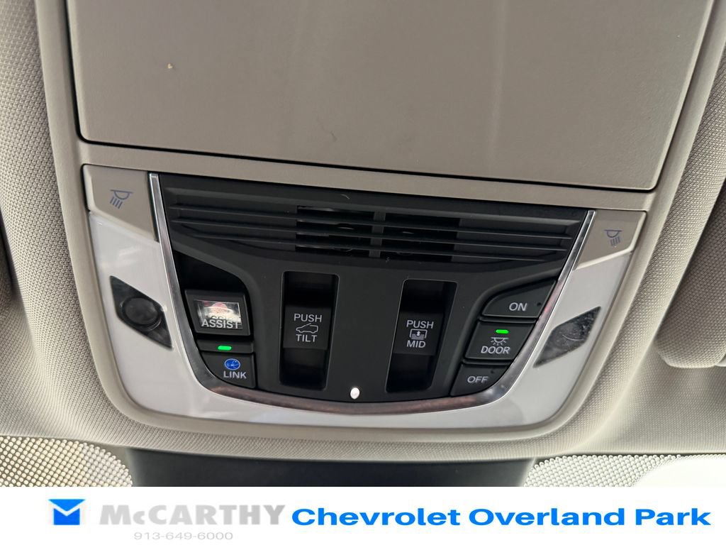 Used 2023 Acura MDX SH-AWD image 24