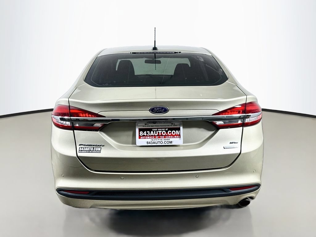 Used 2017 Ford Fusion SE w/ Fusion SE Technology Package FWD image 6
