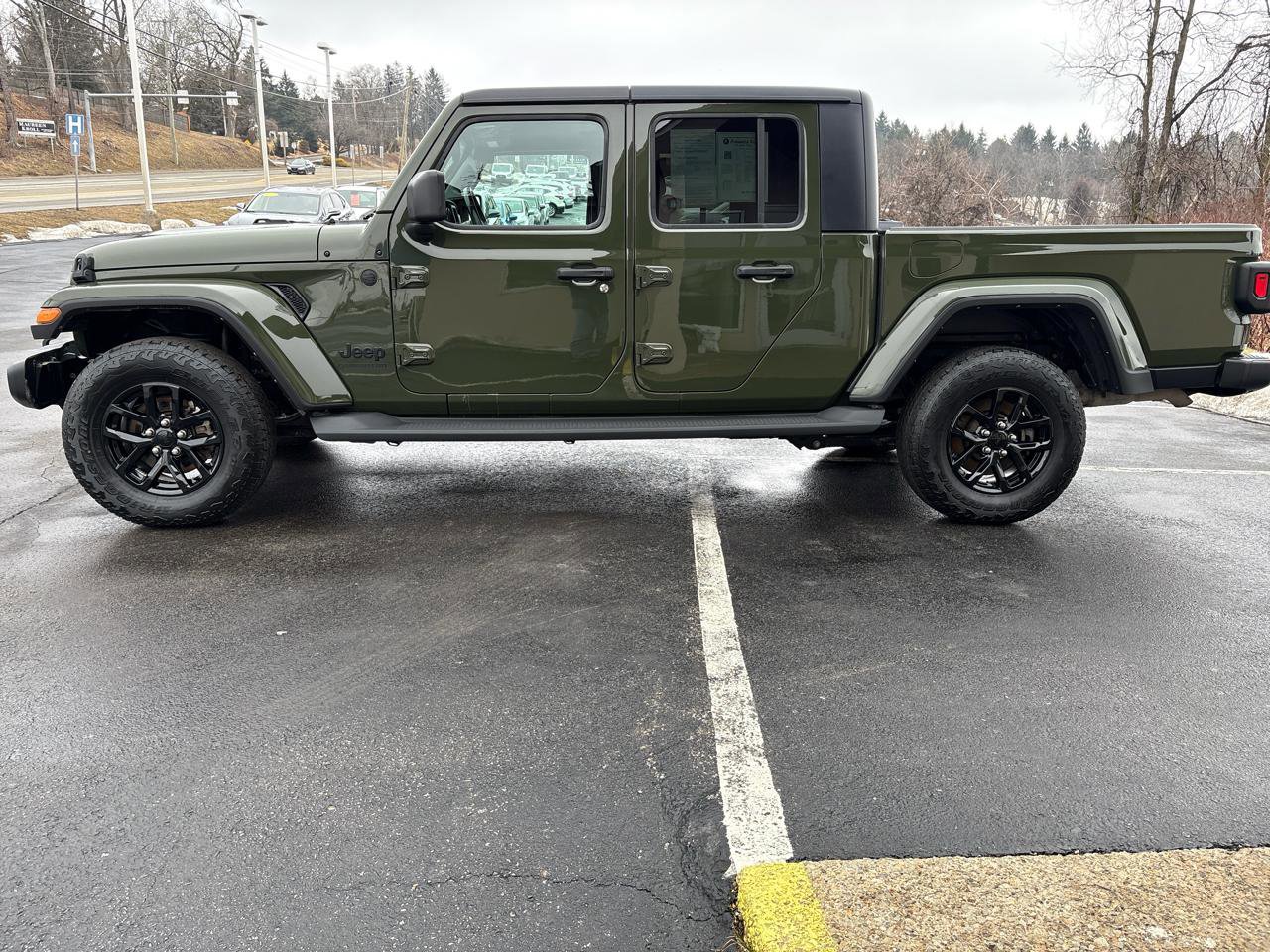 Used 2021 Jeep Gladiator Sport image 9