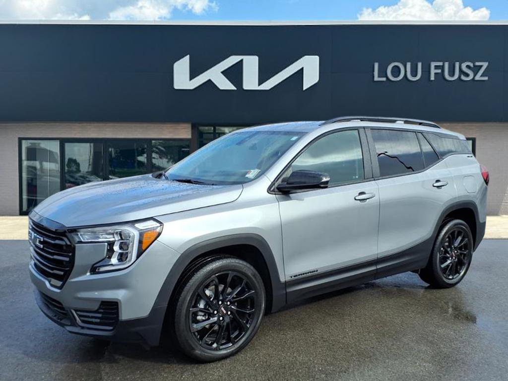Used 2024 GMC Terrain SLE w/ Driver Convenience Package