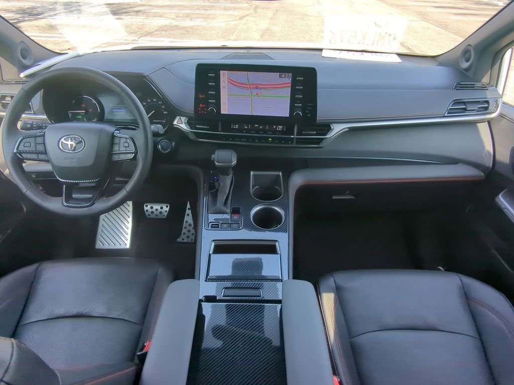 Used 2024 Toyota Sienna XSE FWD image 23