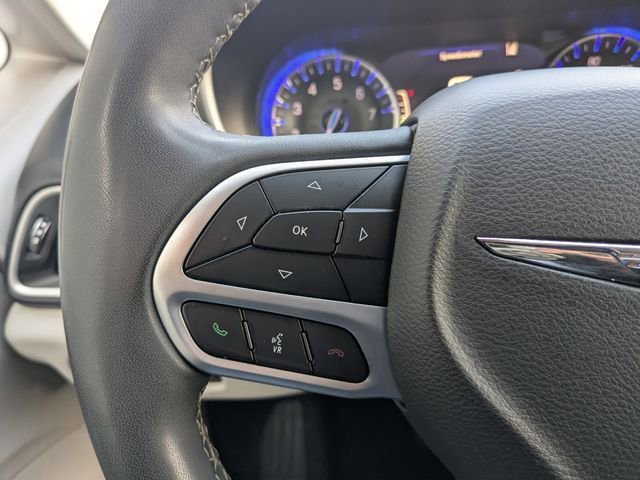 Used 2023 Chrysler Pacifica Touring-L FWD image 16
