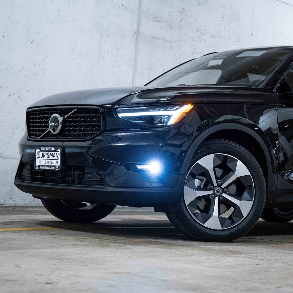 New 2026 Volvo XC40 B5 Plus w/ Protection Package Premier AWD/4WD image 2