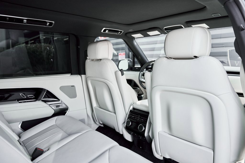 Used 2024 Land Rover Range Rover Long Wheelbase SE image 45