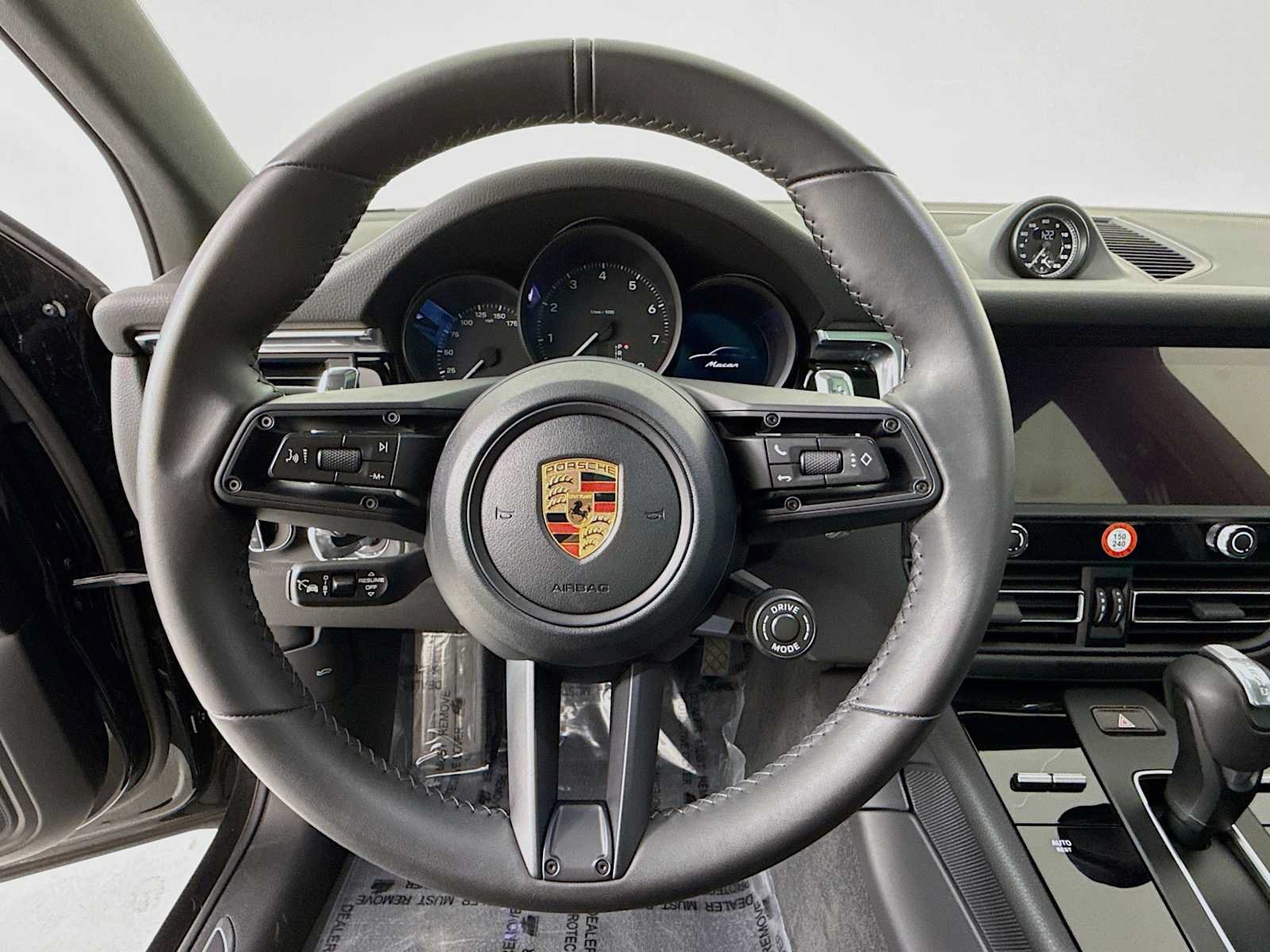 Certified 2026 Porsche Macan AWD/4WD image 15