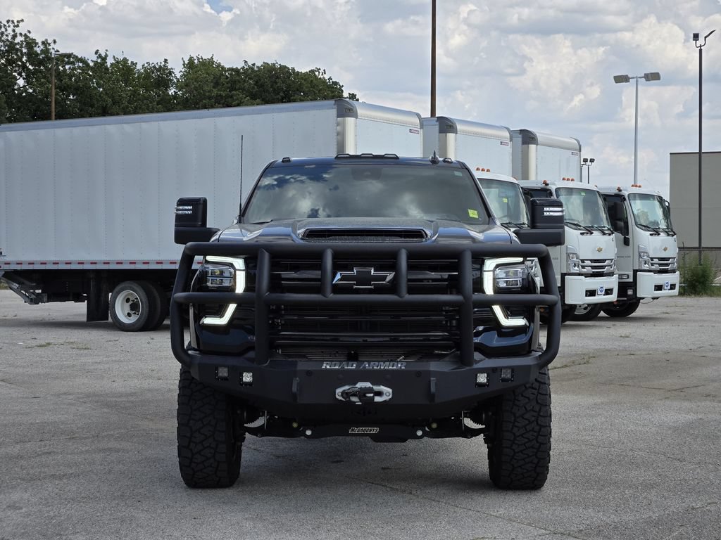 Used 2025 Chevrolet Silverado 3500 High Country w/ High Country Premium Package AWD/4WD image 2